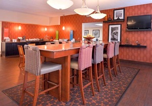 2-Star Hotel ∙ Hampton Inn Columbus-East