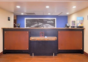 2-Star Hotel ∙ Hampton Inn Columbus-East