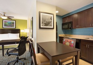 Comfortable Unit for Business Travel | Kitchen, Shuttle, and Free Breakfast