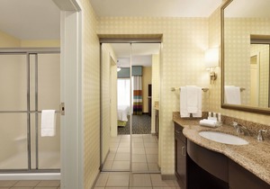 Comfortable Unit for Business Travel | Kitchen, Shuttle, and Free Breakfast