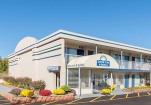 Days Inn & Suites by Wyndham Dayton North