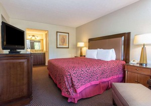 Days Inn & Suites by Wyndham Dayton North