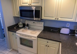 Dive Into Your Dream Vacation! 2 Great Units, Kitchenette, Onsite Outdoor Pool