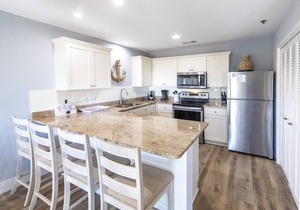 Gulf view, private beach, community pool, walk to shops and restaurants!