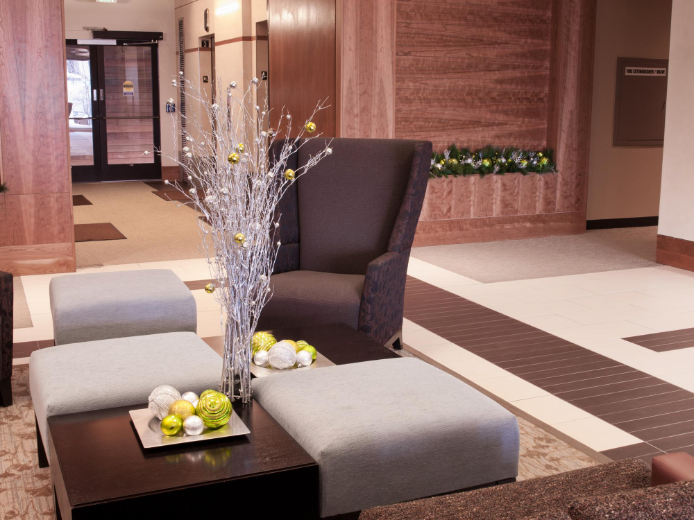 Luxury Condo near Downtown W/ Plasma TV, Balcony & Complex Gym