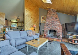 North Conway Family Condo with 3 Decks and Mtn Views!