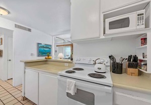 Oceanfront Blissful Sanctuary 🐳 Balcony that Almost Hangs Over The Ocean! 🐠 Hale Kona Kai 308