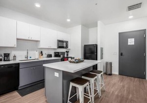 Perfect Central Location - Fast Wifi - Comfy Beds