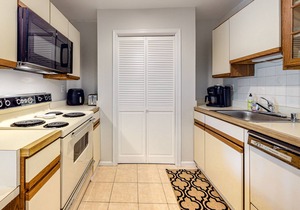 Quiet, single-level condo with a pool, fast WiFi, central AC, & a washer/dryer