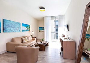 Rooftop Pool, Broad-walk & Near Beach