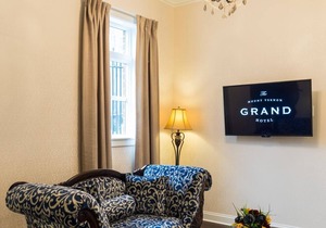 The Mount Vernon Grand Hotel