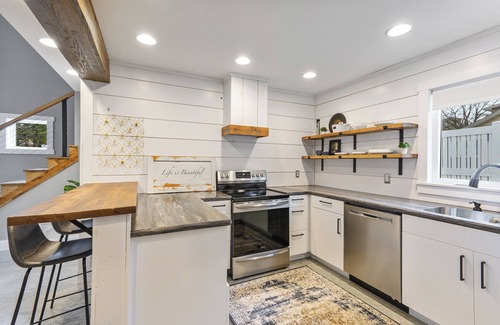 Sugarcreek Apartment | Apartment on Broadway St - K