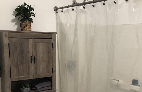 South Broadway Apartment | Beautiful Apartment w/laundry 10 minutes from downtown Cleveland!