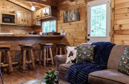 Logan House | Copperhead Cabin- Hocking Hills Hot Tub Games
