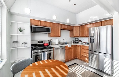 The Flats Apartment | Deluxe Suites @ The Foundry | Sleeps 10