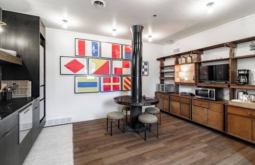 The Flats Apartment | Deluxe Suites @ The Foundry | Sleeps 10