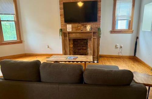 Victorian Village House | Free Parking - Prime Location - Downtown