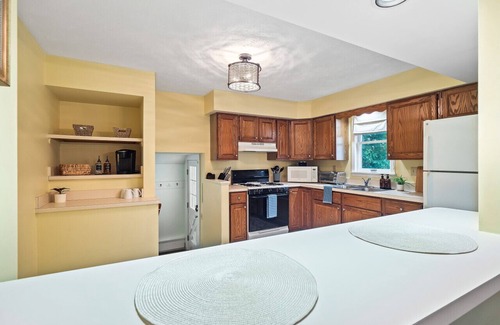 Bedford Apartment | Historical District|Fully equipped|3 Beds|Sleeps 6