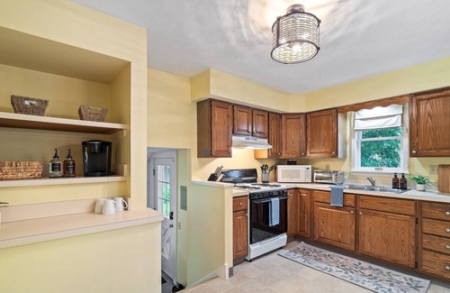Bedford Apartment | Historical District|Fully equipped|3 Beds|Sleeps 6