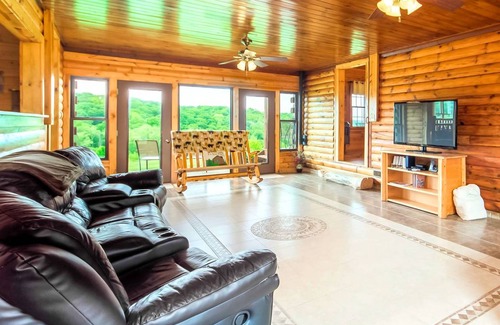 Logan House | House ∙ 7 bedrooms ∙ 30 guests