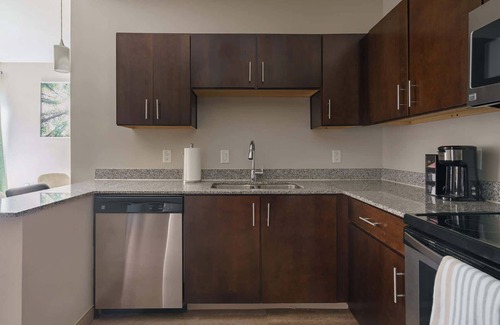 Downtown Columbus Apartment | Modern Downtown Luxury Apartment