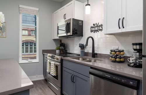 Olde Towne East Condo | Modern Homely Condo, Downtown, Long Stays Welcome