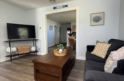 Vickery Apartment | Quiet Lakefront Home + Great Deck + Sunset Views