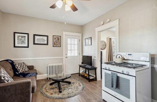 Lakewood Apartment | Stylish Lakewood Apartment - Free Parking & Wi-Fi