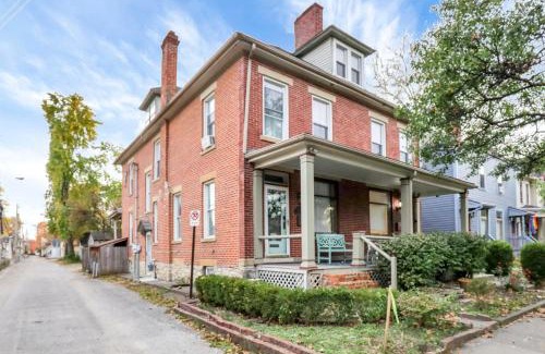Downtown Columbus House | The Village Townhouse - 5 BR