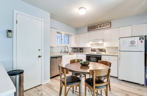 Warren Condo | < 1/2 Mi to Sugarbush Resort: Condo w/ Deck!