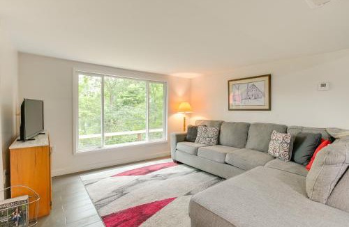 Glouster House | 1 Mi to Burr Oak Lake Home with Deck and Patio!
