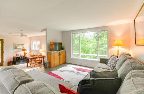 Glouster House | 1 Mi to Burr Oak Lake Home with Deck and Patio!