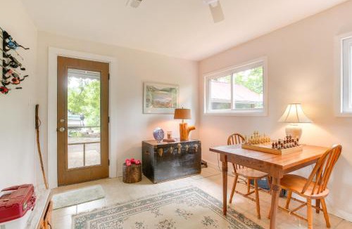 Glouster House | 1 Mi to Burr Oak Lake Home with Deck and Patio!