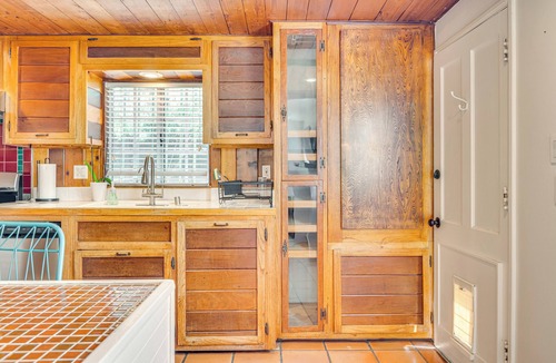 Venice Cottage | < 1 Mi to Venice Beach & Boardwalk! Quiet Cottage