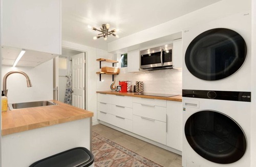North Queen Anne House | 1BDR Lux Queen Anne | Sleeps 4
