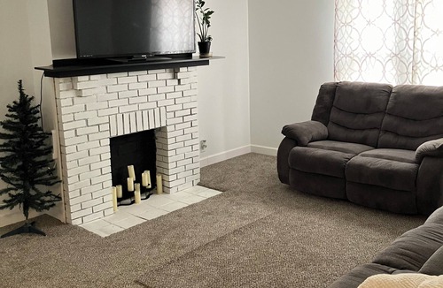 Cambridge Apartment | 2-bedroom apt in Cambridge close to i70/77 & walking distance to downtown