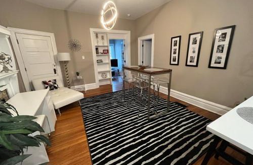 University District Apartment | 2 BR Totally Renovated and Chic