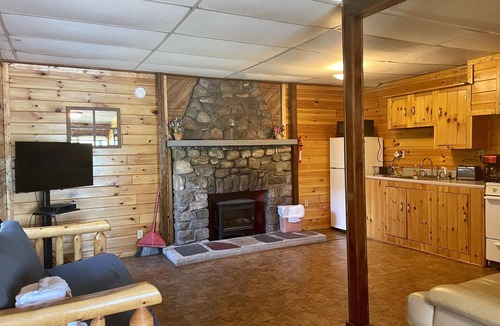 Lake Luzerne-Hadley Cabin | 2 BR Waterfront Lodge Suites Overlooking the Docks and Mountains Sunsets!