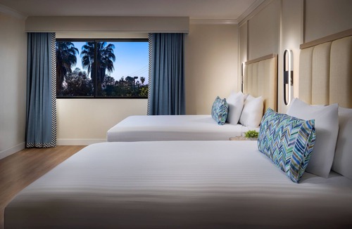 Calabasas Hotel | 2 Premium Two Queen, The Anza A Calabasas, Restaurant, Scenic, Near Malibu Creek