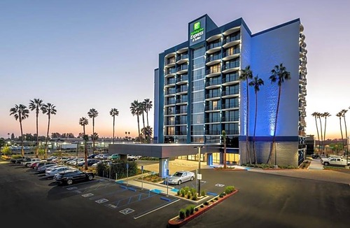 Lyon Street Hotel | 2-Star Hotel ∙ Holiday Inn Express & Suites Santa Ana - Orange County, an IHG Hotel