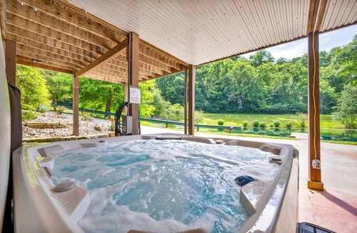 Ava Cabin | 22-Guest Retreat | Spa, Theater, Nature, Games