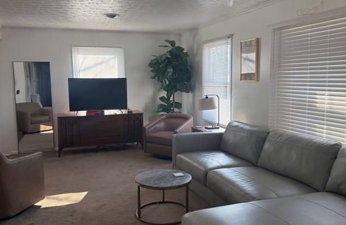 Athens House | 3 Bedroom,1.5 Bath Whole House House, Athens City FREE parking, Wifi and Laundry