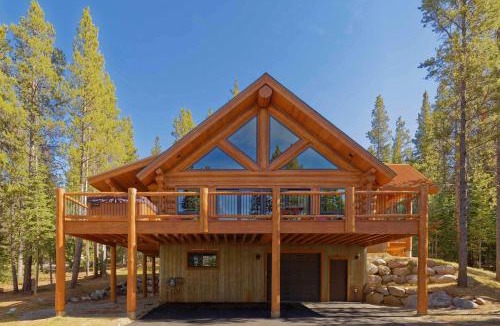 Breckenridge Park Estates House | 3 Mi to Slopes: Breck Cabin w/Hot Tub & Views