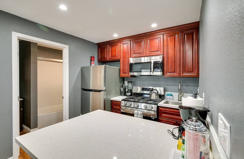 Los Angeles Apartment | 3 Mi to SoFi Stadium! Hidden Gem in Hawthorne