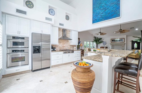 Southside House | 3-Story I Fully Stocked I Designer Interior