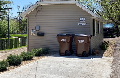 Lexington Apartment | 300 Sq Ft Studio Apt - Downtown Lexington, close to Mid-Ohio Sports Car Course