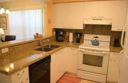 Mission Bay Apartment | 300B - Boca Retreat w/Pool, Parking, Near Evert Tennis & Shops