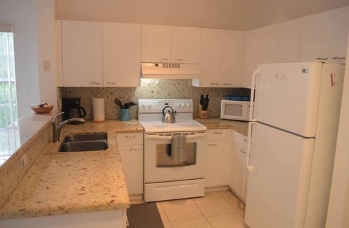 Mission Bay Apartment | 300D - Boca Retreat w/Pool, Parking, Near Evert Tennis & Shops