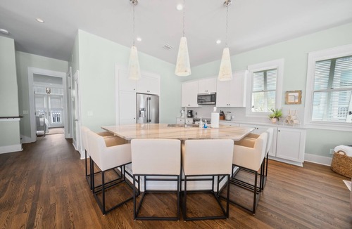 Sunnyside House | 330 Beachside Dr | Private Beach Access Retreat