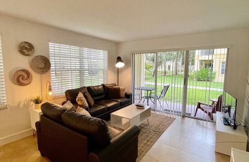 Mission Bay Apartment | 360A - Boca Retreat w/Pool, Parking, Near Evert Tennis & Shops